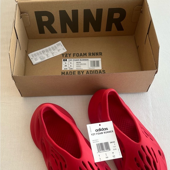 Yeezy Foam Runner Vermillion Slip-On Shoes (size 5) - Picture 13 of 16